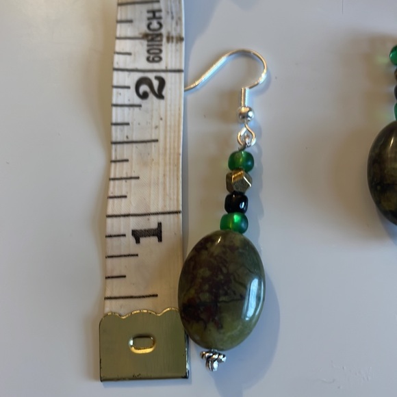 Handmade earrings sliver plated green colored stones - Picture 5 of 5